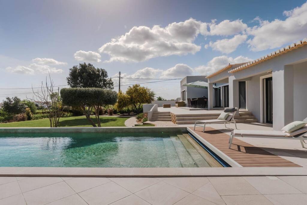 Luxurious 4bedroom Retreat Villa