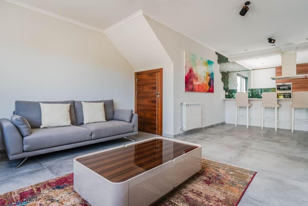 Luxurious 4bedroom Retreat Villa