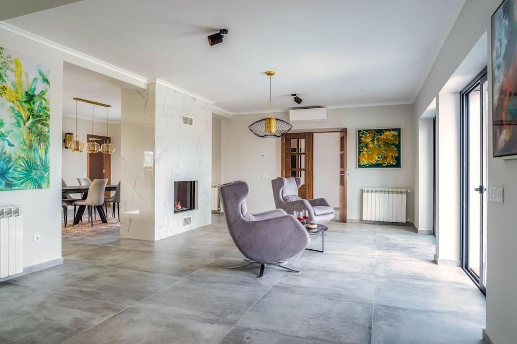 Luxurious 4bedroom Retreat Villa *