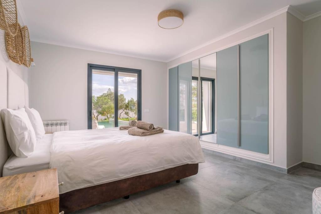 Luxurious 4bedroom Retreat *
