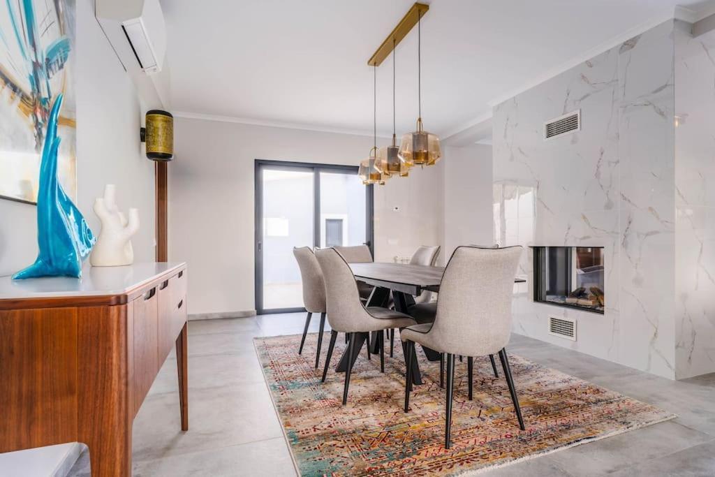 Luxurious 4bedroom Retreat *