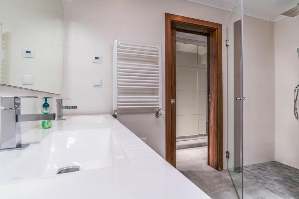 Luxurious 4bedroom Retreat Villa Lagos